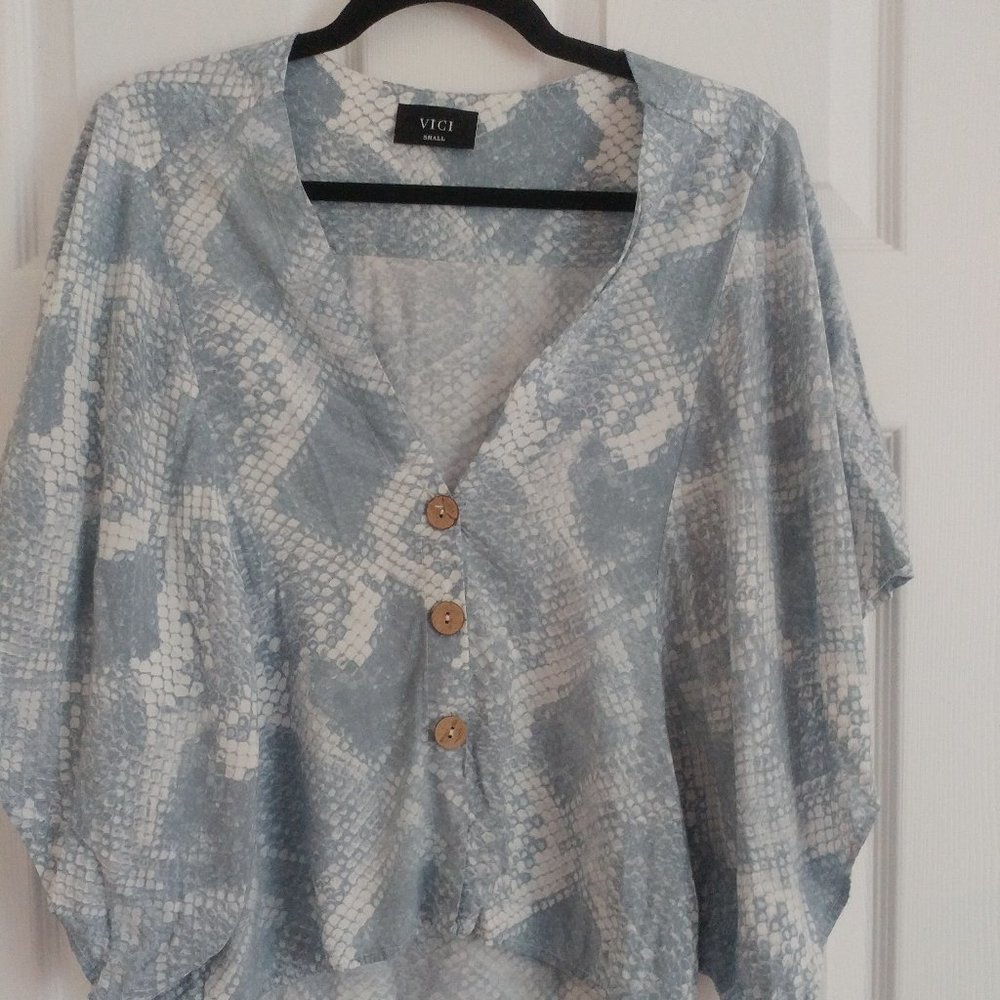 Vici Rattle 'Round Button Down Top - Picture 3 of 5